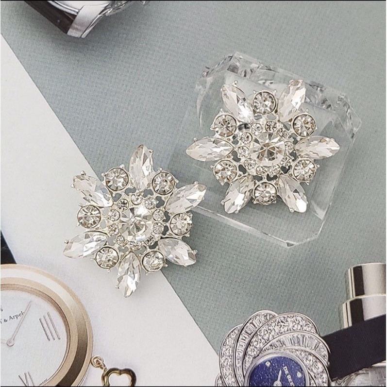 Tag cài đính đá