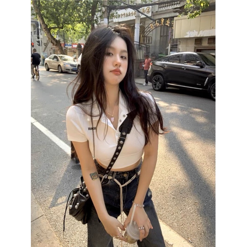 Áo croptop khuy bấm sexy | Áo polo croptop ngắn tay ôm ngực trắng thanh thuần kiểu dáng năng động