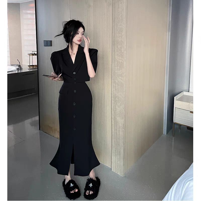 Đầm body đuôi cá cổ vest sang trọng