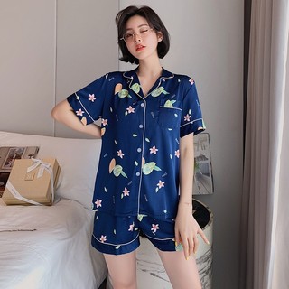 - bộ đồ ngủ pijama bằng lụa quần ngắn tay áo ngắn mát mẻ, hoa văn tinh tế