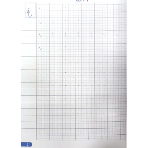 Bé tập viết chữ cái