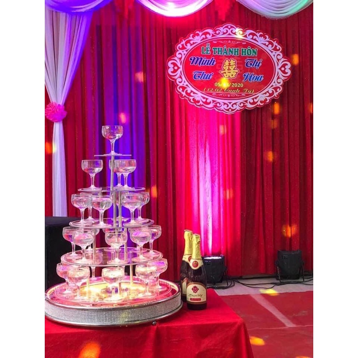 Tháp ly đám cưới