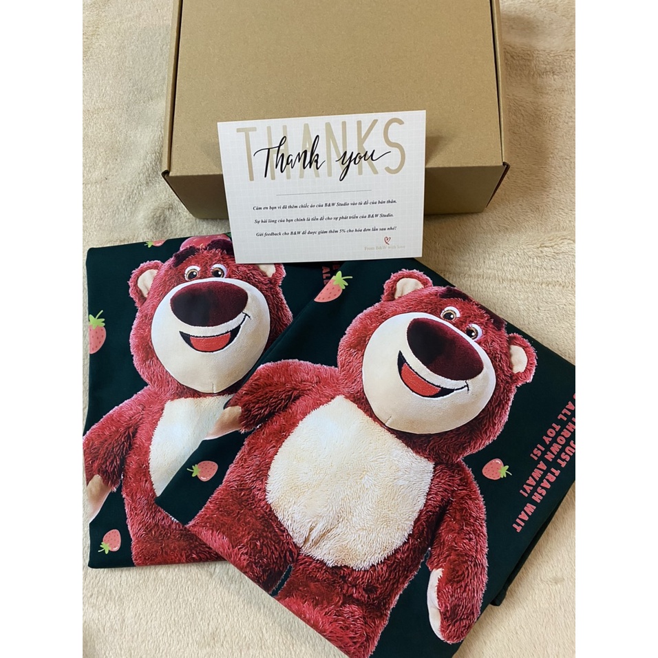Áo Thun Gấu Dâu Lotso Ver 2- B&W Studio Strawberry Bear, Vải Cotton Dày Dặn, Form Áo Rộng Size S-XL, Mã Lotso ver2