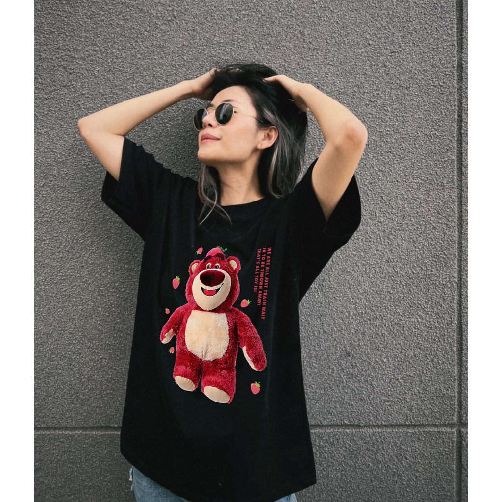 Áo Thun Gấu Dâu Lotso Ver 2- B&W Studio Strawberry Bear, Vải Cotton Dày Dặn, Form Áo Rộng Size S-XL, Mã Lotso ver2