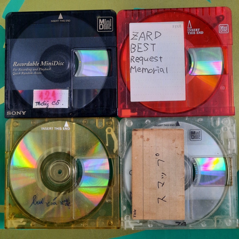 BỘ 4 ĐĨA MD ( MINI DISC ) BÃI NHẬT CŨ LỖI DÙNG ĐỂ TRANG TRÍ.