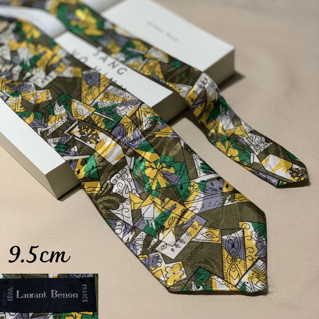 Cravat họa tiết vintage