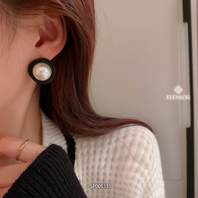 Bông tai nữ chuôi bạc 925 Eleanor Accessories đính ngọc trai nhân tạo viền đen phụ kiện trang sức 5135