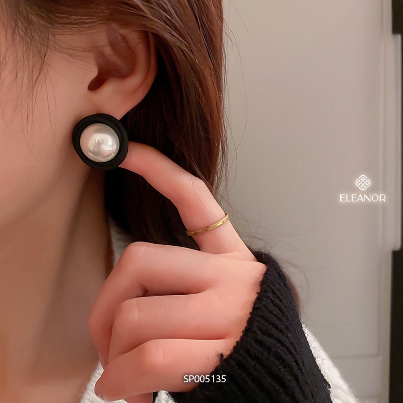 Bông tai nữ chuôi bạc 925 Eleanor Accessories đính ngọc trai nhân tạo viền đen phụ kiện trang sức 5135