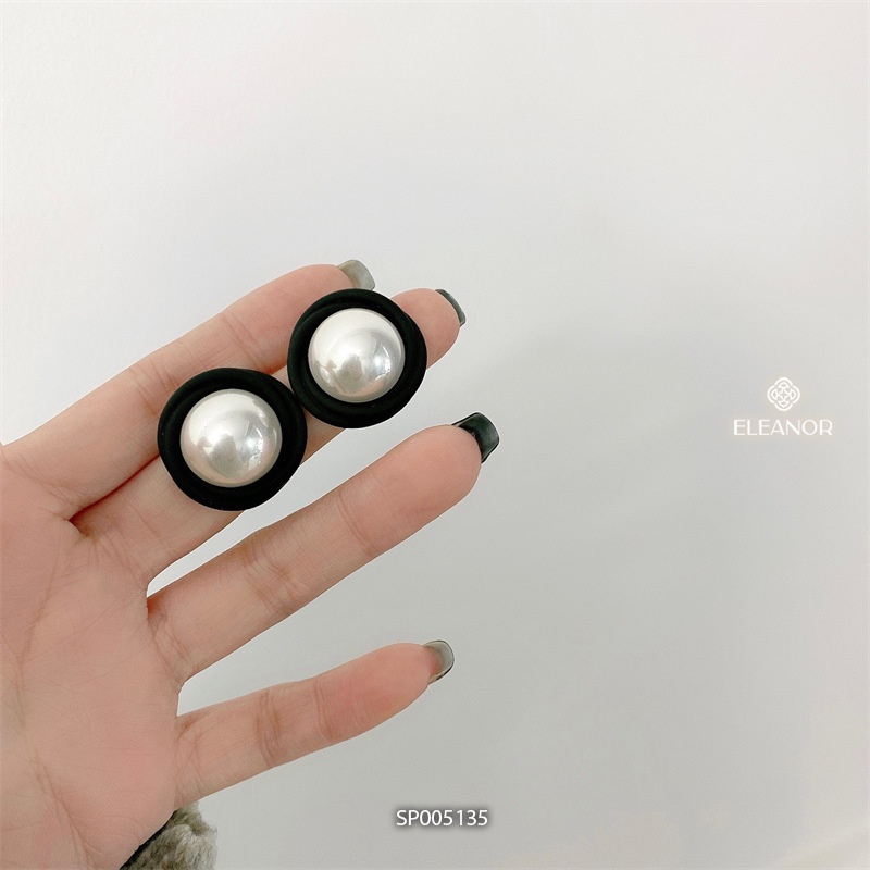 Bông tai nữ chuôi bạc 925 Eleanor Accessories đính ngọc trai nhân tạo viền đen phụ kiện trang sức 5135