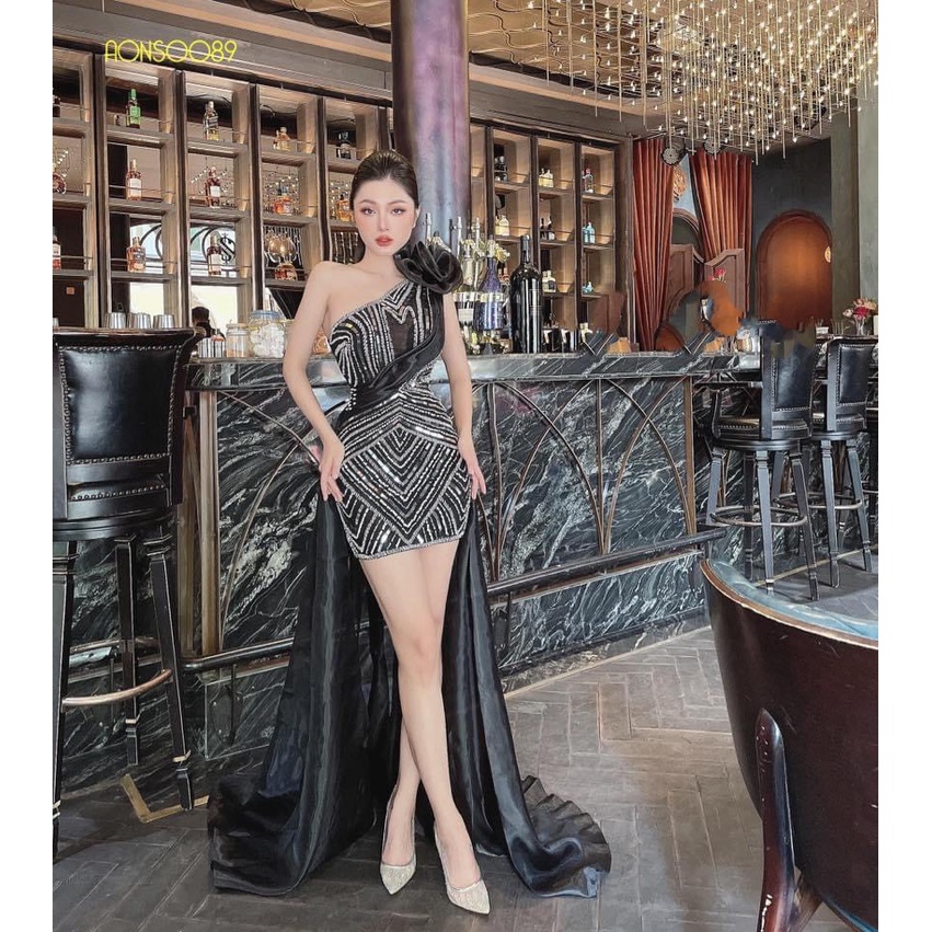 Đầm lệch vai . KÈm hình chụp thật 100%. SIze dưới 54kg vừa. ĐƠn giản mà đẹp. MUa nhanh kẻo hết nha mấy chế