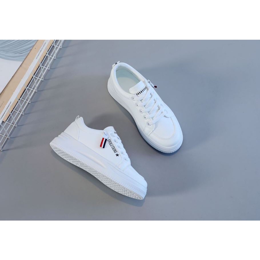Giày sneaker nữ phối khóa cá tính cực nhẹ và êm