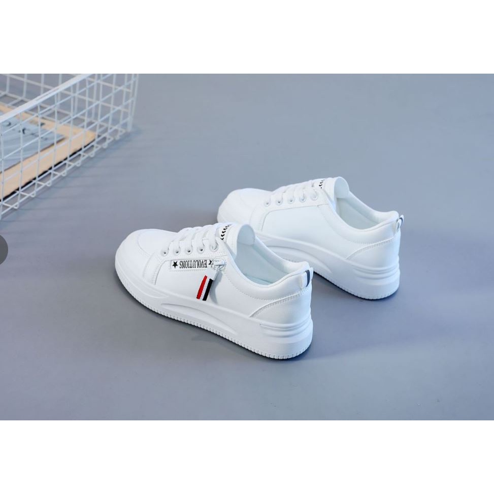 Giày sneaker nữ phối khóa cá tính cực nhẹ và êm