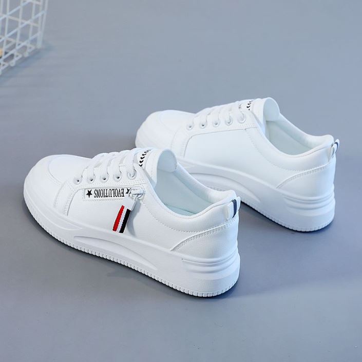 Giày sneaker nữ phối khóa cá tính cực nhẹ và êm
