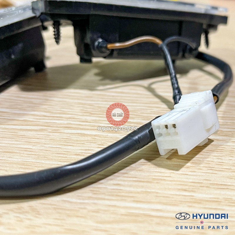 Đèn soi biển số các dòng xe HYUNDAI: Accent, Elantra, Santafe .... Nhập khẩu chính hãng HYUNDAI MOBIS Hàn Quốc