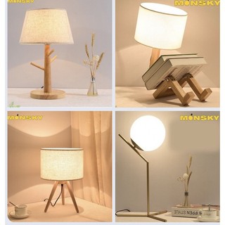 Đèn ngủ để bàn thân gỗ chóa vải in chữ cực đẹp, đã bao gồm bóng LED cao cấp