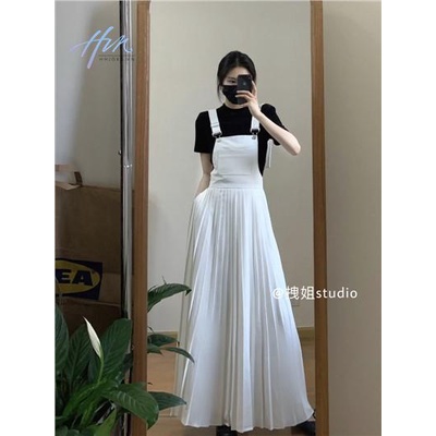 Set Áo Thun Đen Và Chân Váy Yếm Dài Xếp Ly Phong Cách Hàn Quốc Thời Trang Xuân Hè Xinh Xắn Cho Nữ