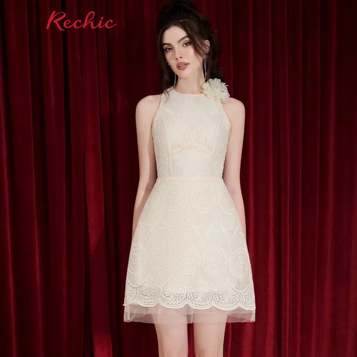 RECHIC Đầm ngắn Yura đính hoa trên vai áo chiết eo dịu dàng nữ tính phù hợp đi dạo phố