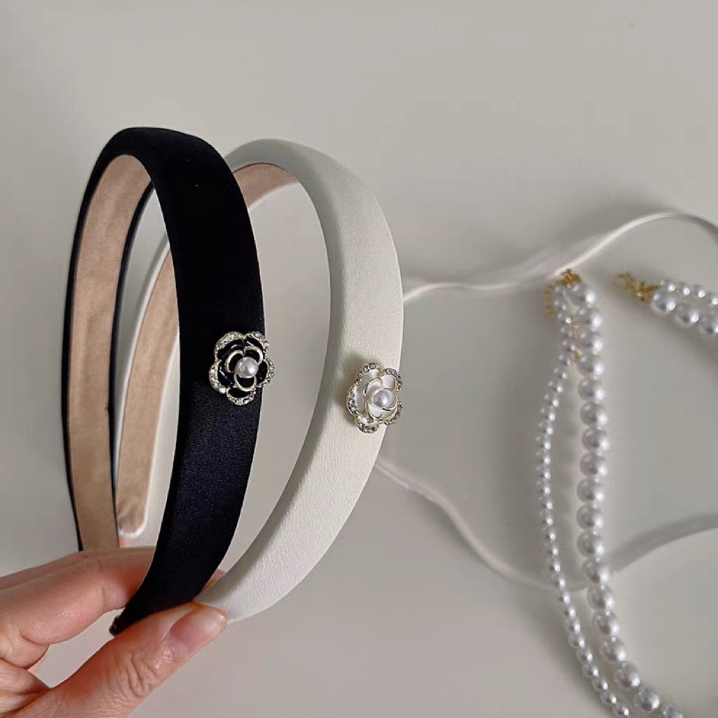 Băng đô cài tóc đính đá hoa trà hai màu trắng đen