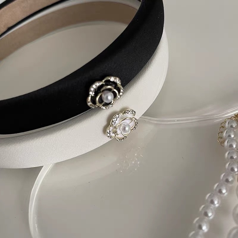 Băng đô cài tóc đính đá hoa trà hai màu trắng đen