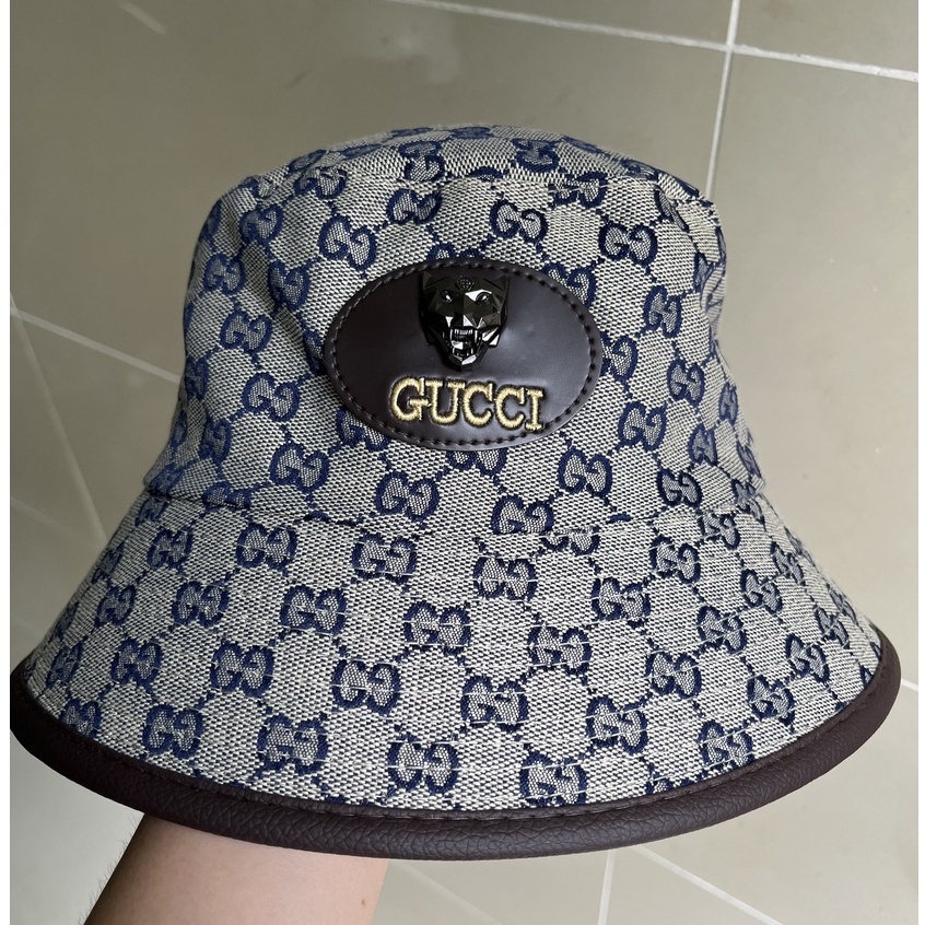 Mũ tai bèo rộng vành gucci.