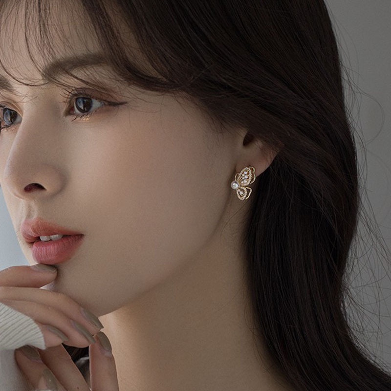 Bông Tai Hình Bướm Phong Cách Baroque Tinh Tế Cho Nữ