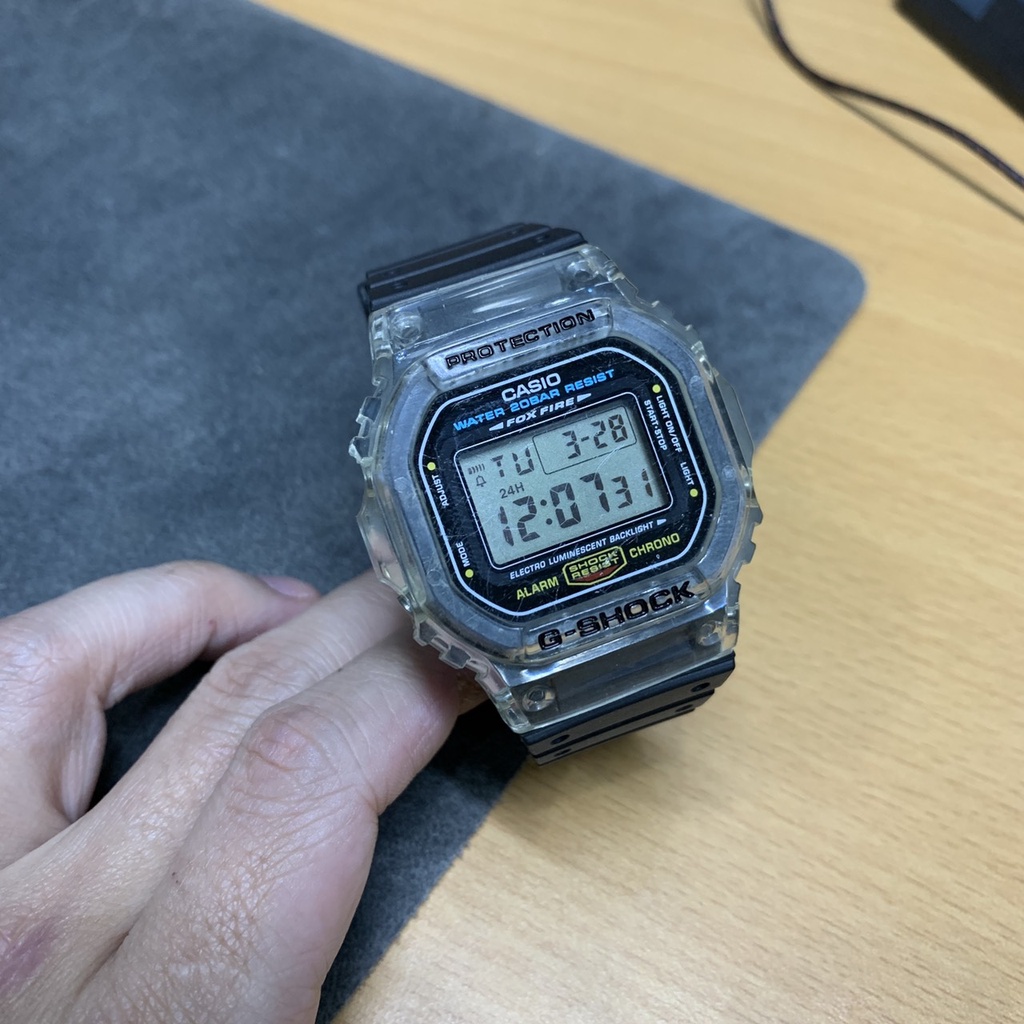 Đồng hồ nam dây nhựa Casio G-Shock chính hãng DW-5600E-1VDF cũ (42mm)