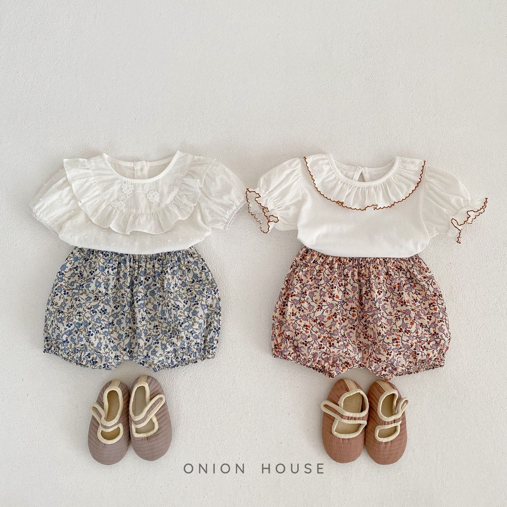 Bộ áo trắng cổ bèo quần hoa bé gái