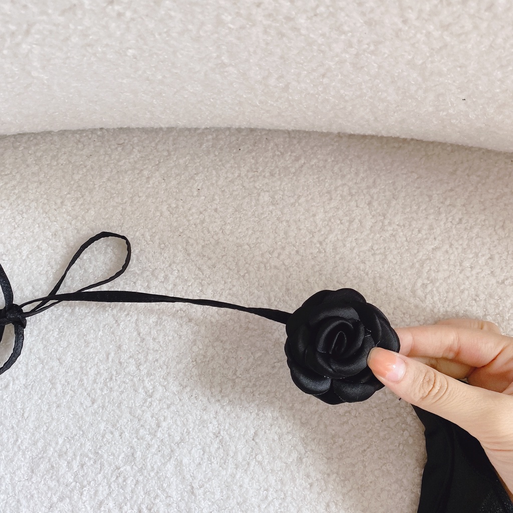 Đầm đen cổ yếm bèo tua rua kèm chocker cổ hoa Freesize đầm body sexy Hari_Fashion - SR170