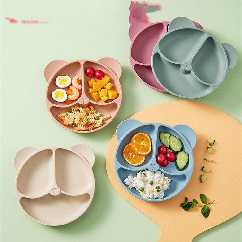 khay cho bé ăn dặm silicon cao cấp hình gấu 3 nút hít đế chân không, kích thước 19x19cm