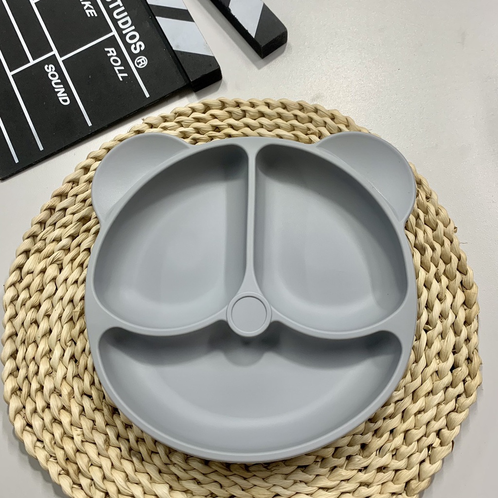 khay cho bé ăn dặm silicon cao cấp hình gấu 3 nút hít đế chân không, kích thước 19x19cm