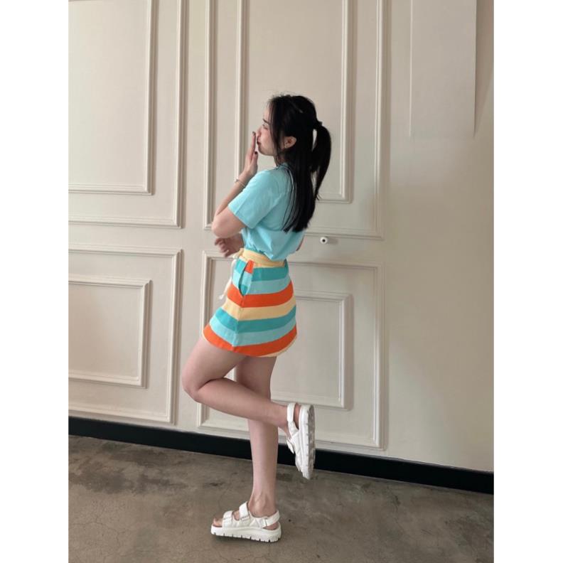 Set áo thun trơn cổ tròn 2 màu kèm chân váy thun gân có túi sọc ngang phối màu
