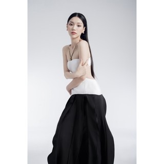 Đầm Trắng Khoét Eo Tùng Đen Bèo Dọc - XIPI