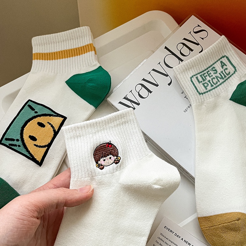 Vớ Mỏng Thoáng Khí Thêu Họa Tiết Mặt Cười Dễ Thương Cho Nữ Kafu D641