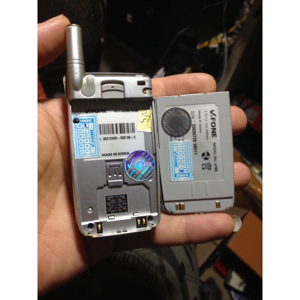 Xác V-FONE cơ gập hơi nứt, không sạc tét, không rõ tình trạng