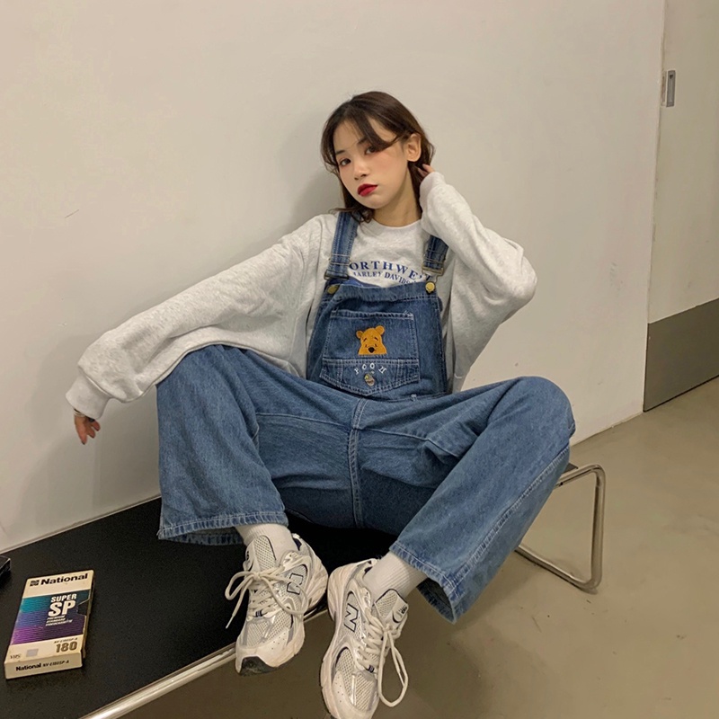 Quần yếm Jeans nữ JOLII.SG ống rộng hình gấu Pooh trẻ trung, năng động - thích hợp đi chơi, dạo phố
