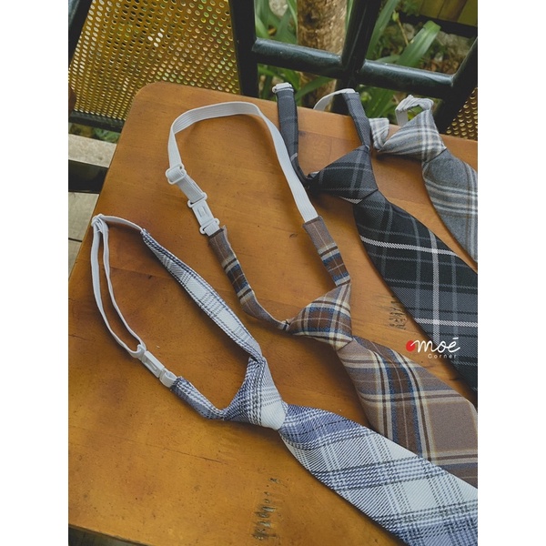 Caravat mix áo Moé