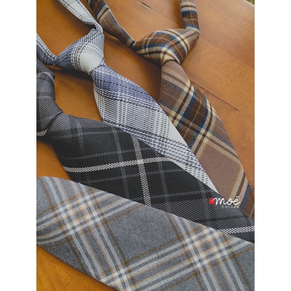 Caravat mix áo Moé