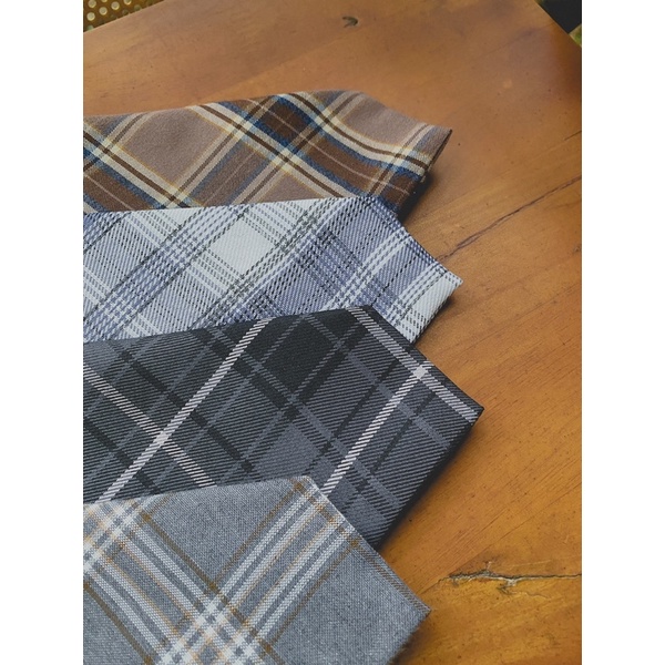 Caravat mix áo Moé