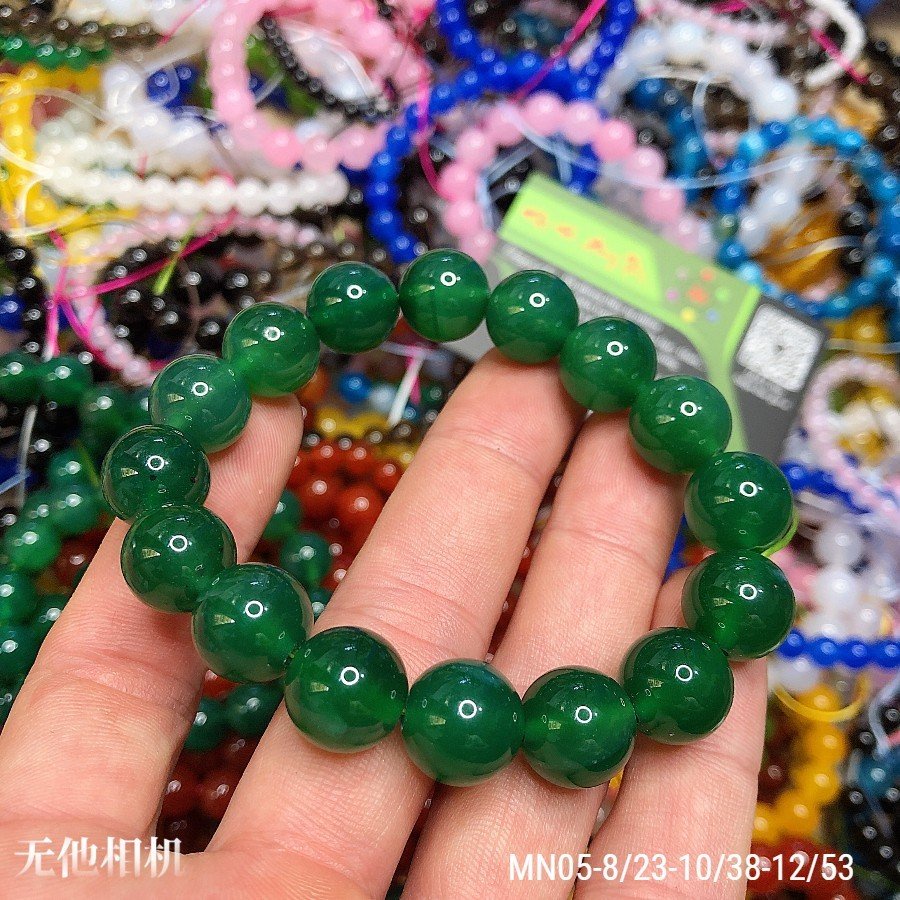 Vòng tay mã não xanh lá hợp mệnh mộc