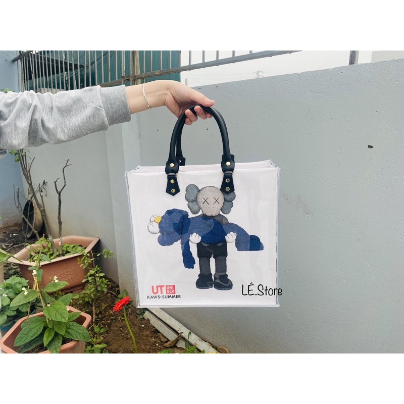 Túi giấy custom hai con gấu bế nhau