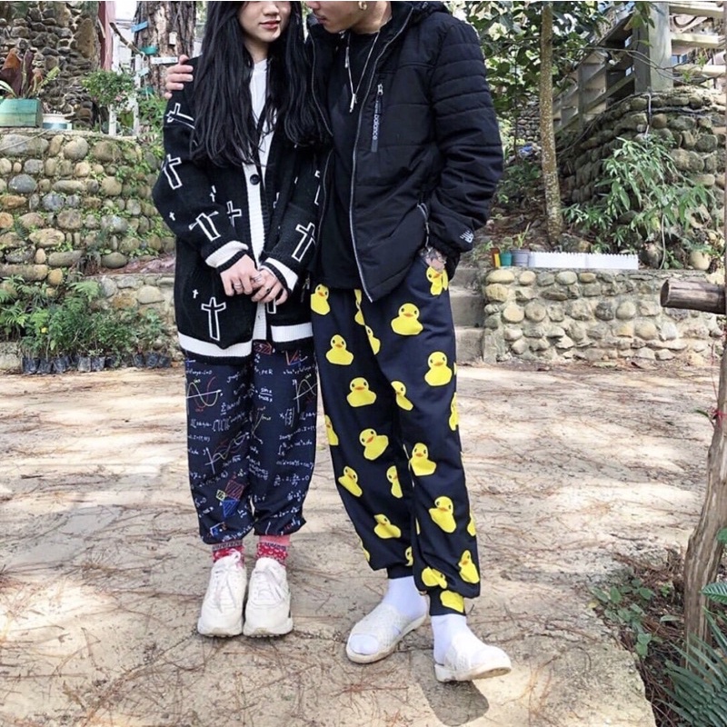 Quần Đùi Hoạt Hình In Vịt Vàng Siêu Dễ Thương