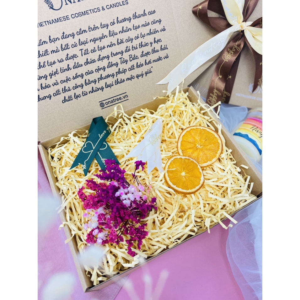 Hộp quà đóng set quà nến thơm bao gồm phụ kiện trang trí nơ hoa cam