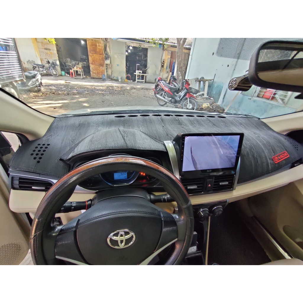 Thảm Taplo TOYOTA Che Nắng Chống Nóng Da Vân Gỗ, Da Cacbon Xe Innova Fortuner Altis Cross Raize Wigo Veloz | BigBuy360 - bigbuy360.vn