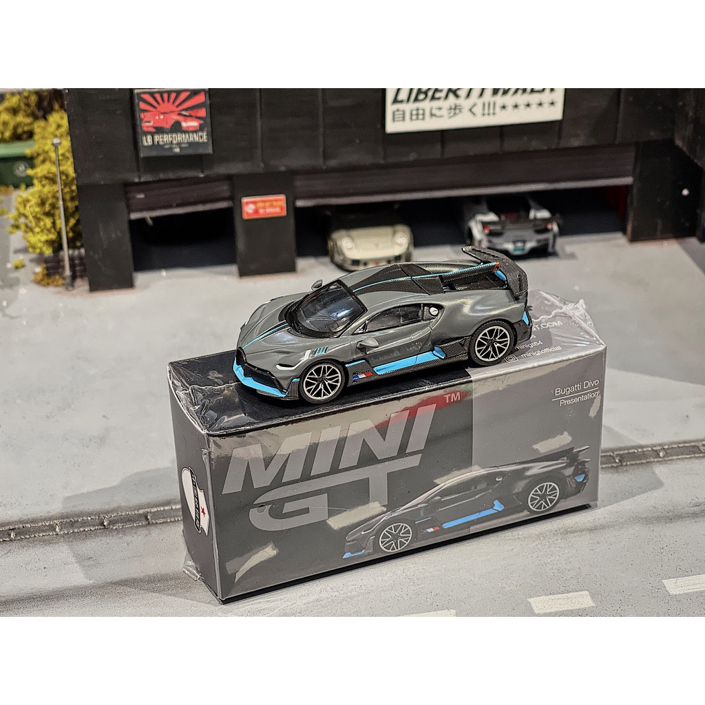 XE MÔ HÌNH BUGATTI DIVO,TỶ LỆ 1/64