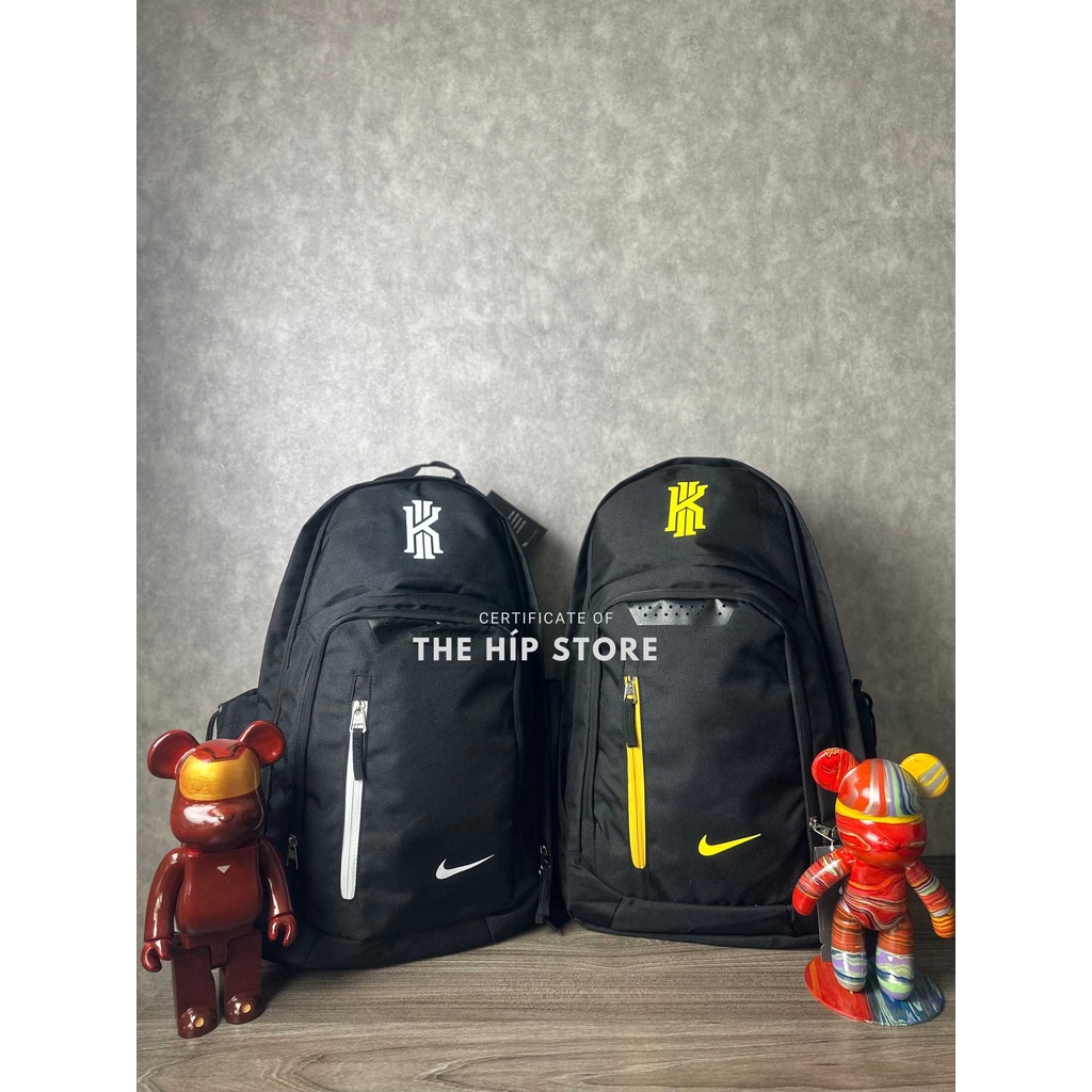 Balo thể thao Nike nhiều ngăn, rộng rãi. Thiết kế mạnh mẽ, bền bỉ bằng vật liệu siêu bền, siêu nhẹ