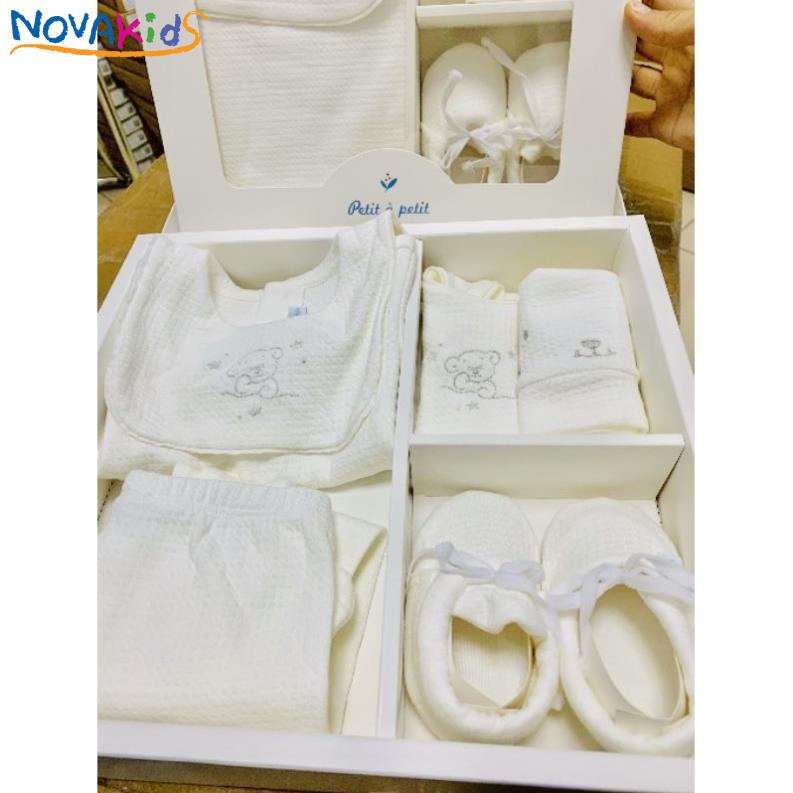Set quà tặng đóng hộp cho bé ( gồm 1 bộ quần áo, 1 yếm, 1 mũ, 1 đôi giày vải ) - babywearvn