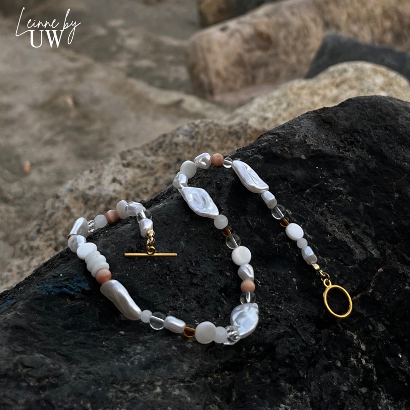 Vòng cổ Caramel Leinne đi biển mùa hè phong cách vintage