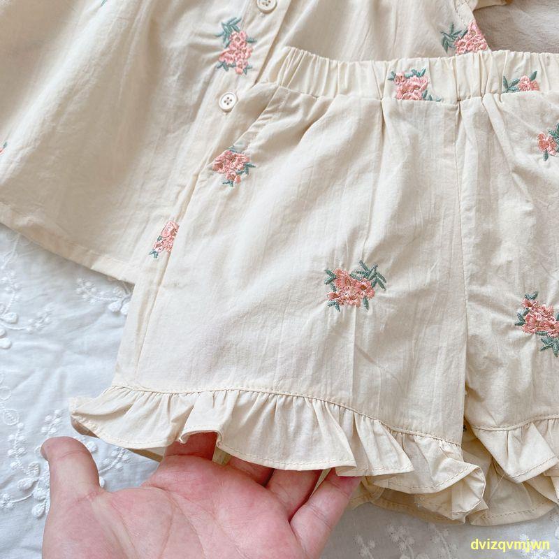 Bộ quần áo bé gái, thêu đầy đủ cho bé gái, tay áo bay cho trẻ em, áo vest và quần đùi, bộ hai mảnh