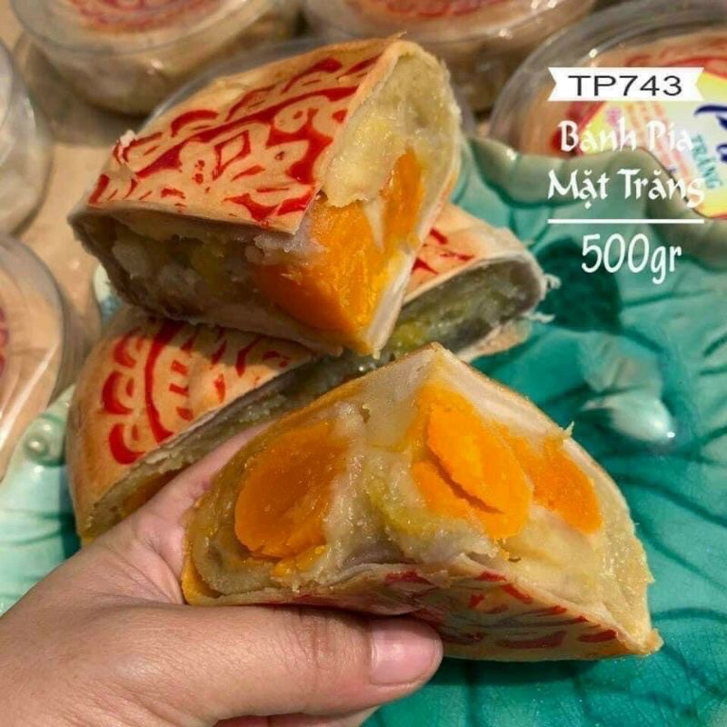 Bánh Pía Mặt Trăng Song vị 4 trứng muối 500gr béo thơm sầu riêng