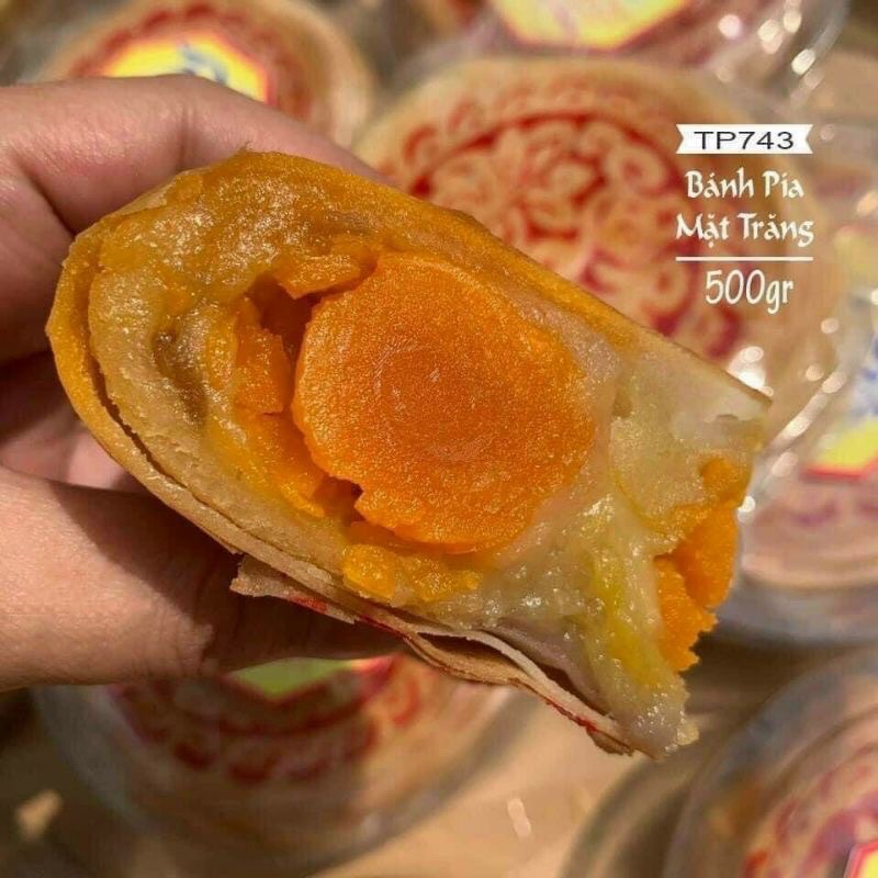Bánh Pía Mặt Trăng Song vị 4 trứng muối 500gr béo thơm sầu riêng